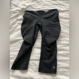 Lululemon size 8 capri leggings